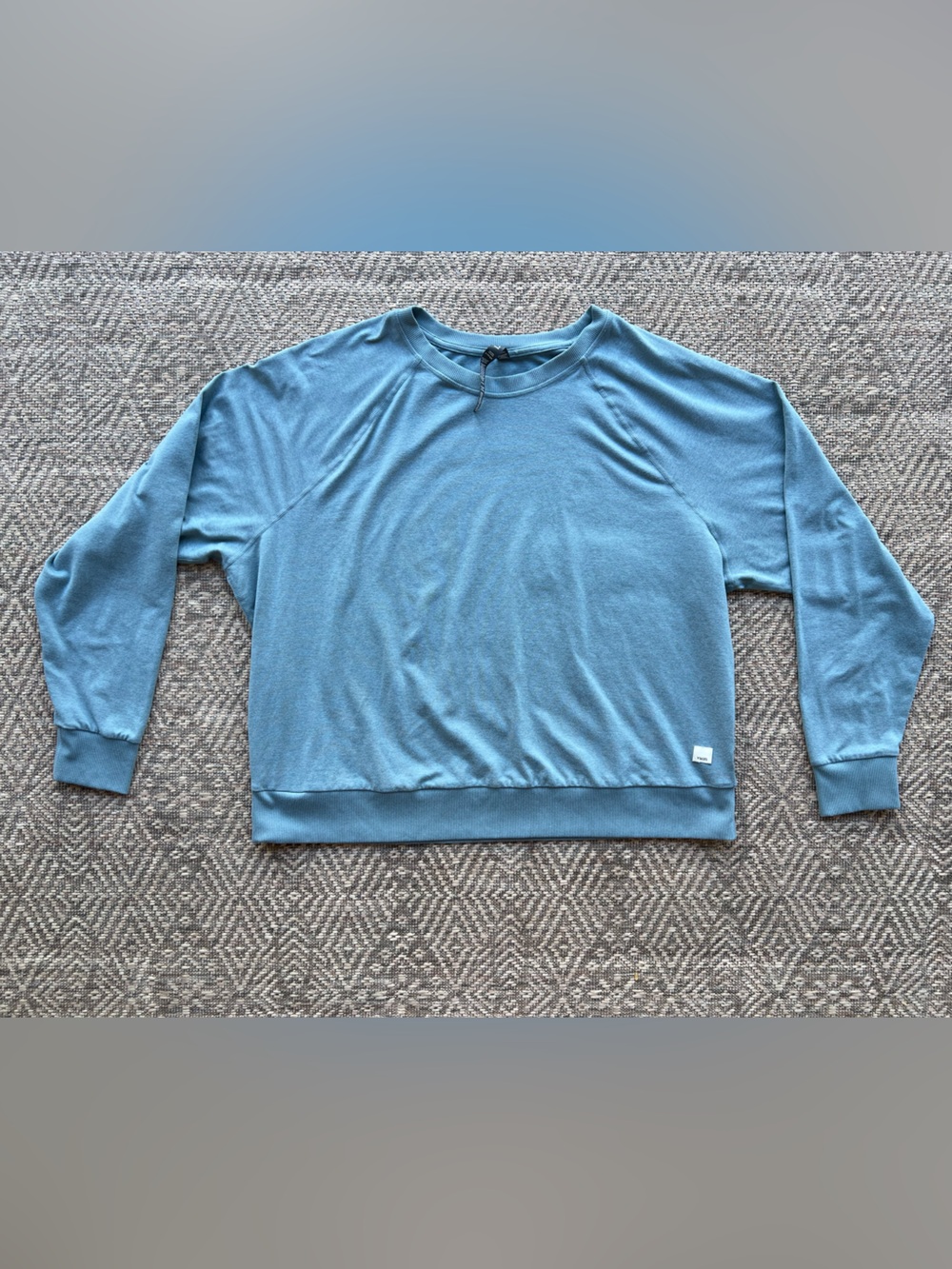 Vuori Halo Essential Crew Sweatshirt Women's XL Blue Pullover Athleisure